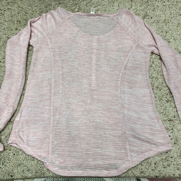 Like New Long Sleeve Light Pink Top - Picture 2 of 5